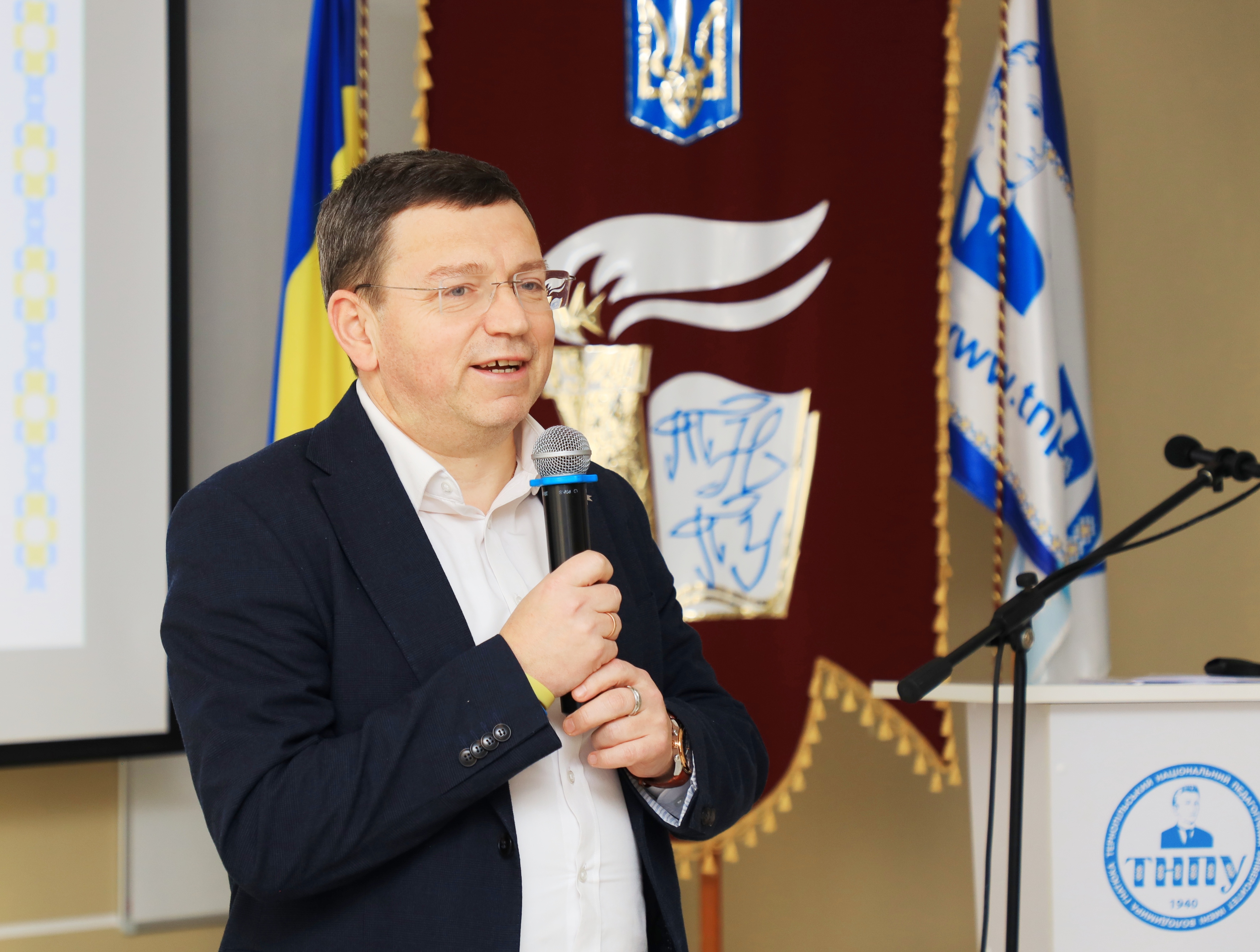 Зібрання на чолі з ректором ТНПУ Богданом Буяком